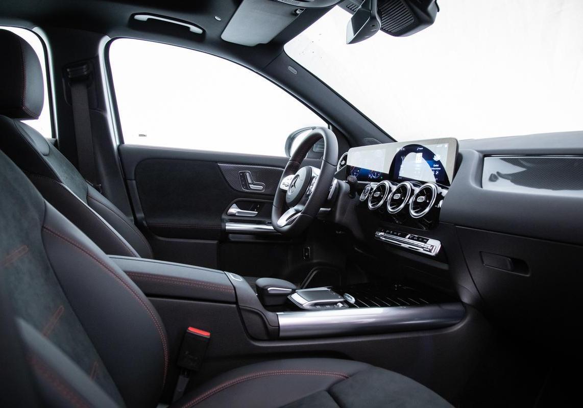 Mercedes Benz Gla video2