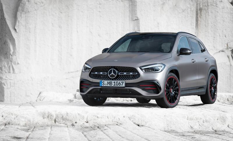 Mercedes Benz Gla video3