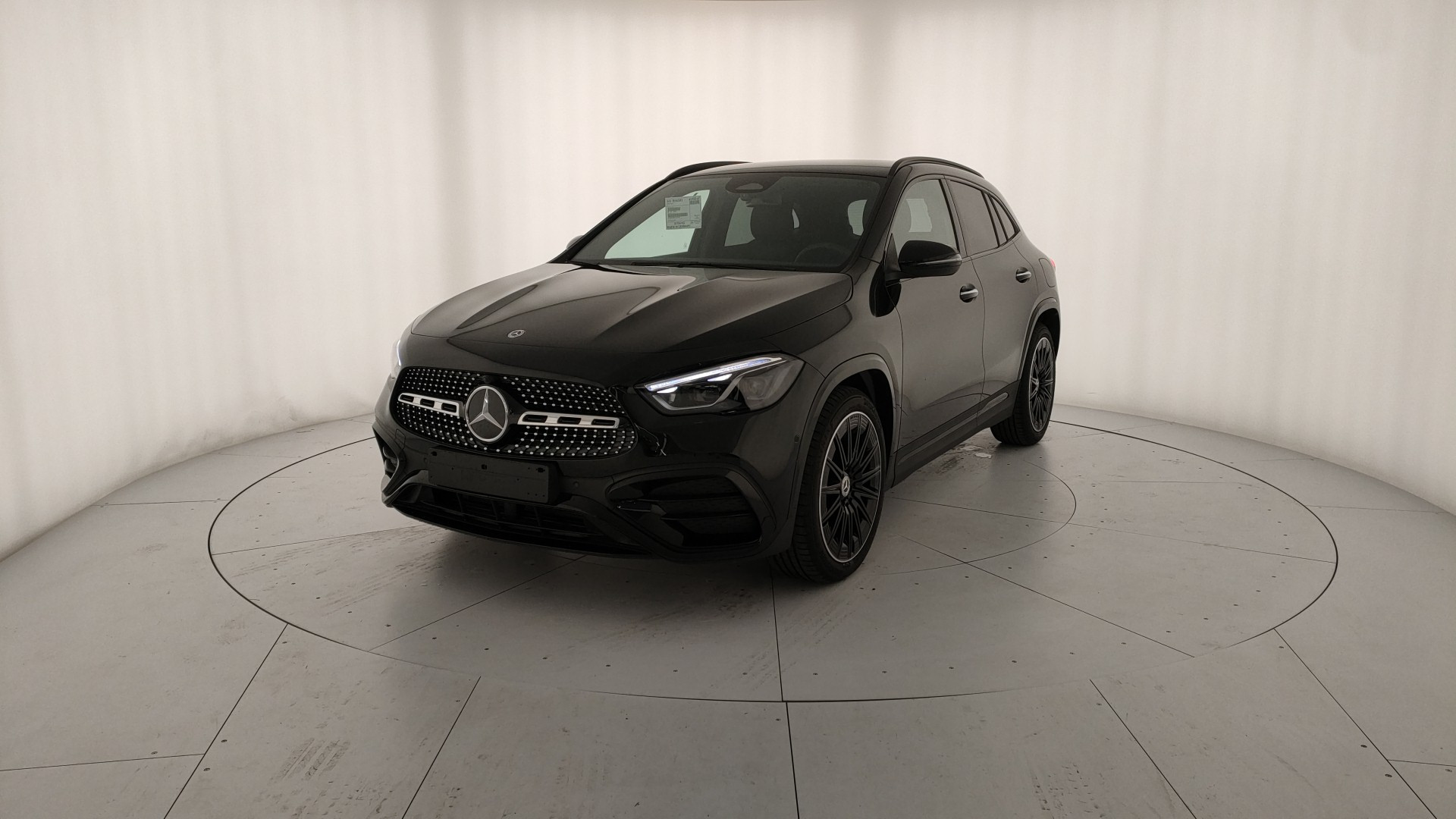 Mercedes Benz Gla video4